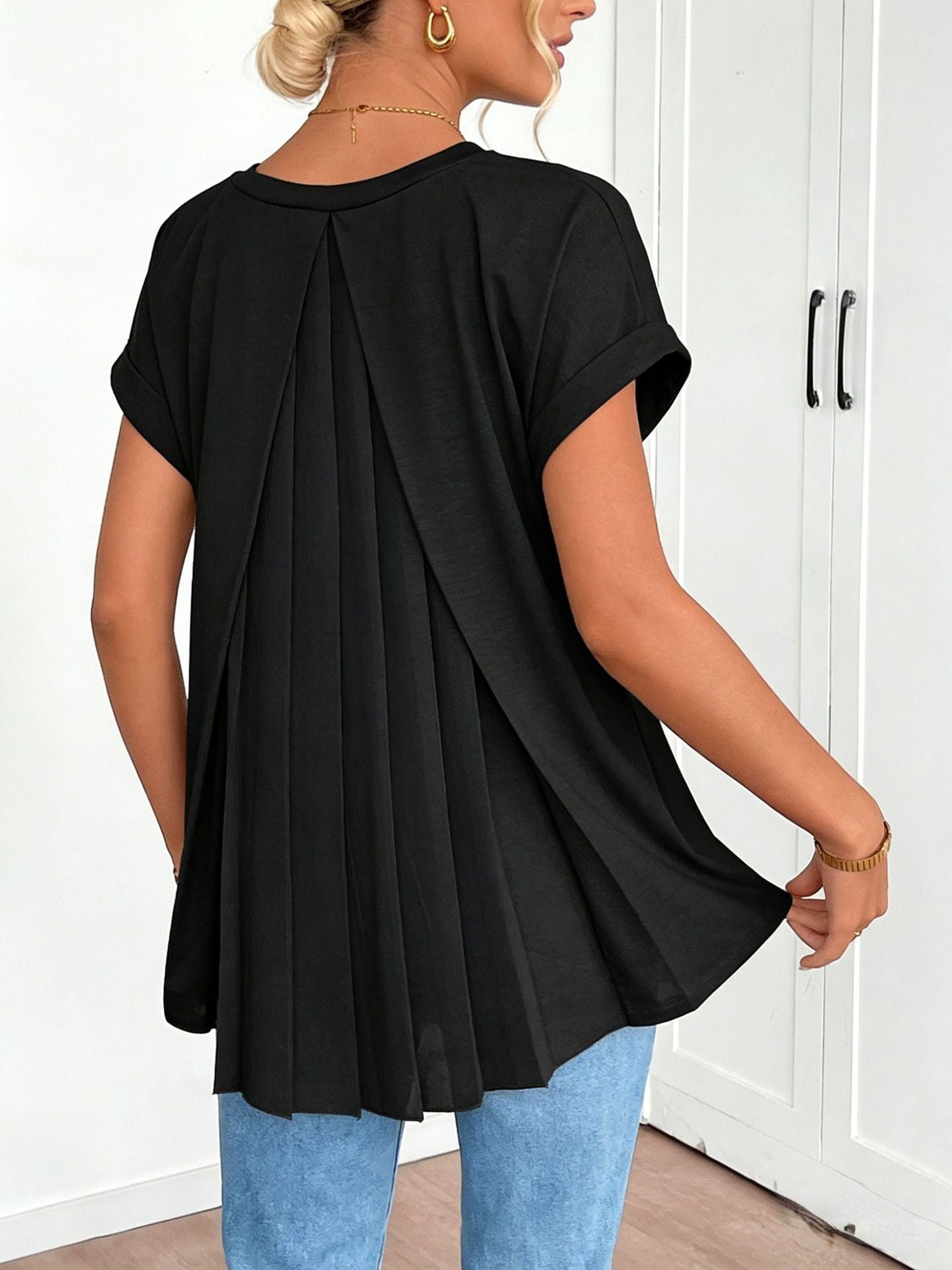 📦📦LAST DAY SAVE 49% ⏰Women's back pleated V-neck short-sleeved top
