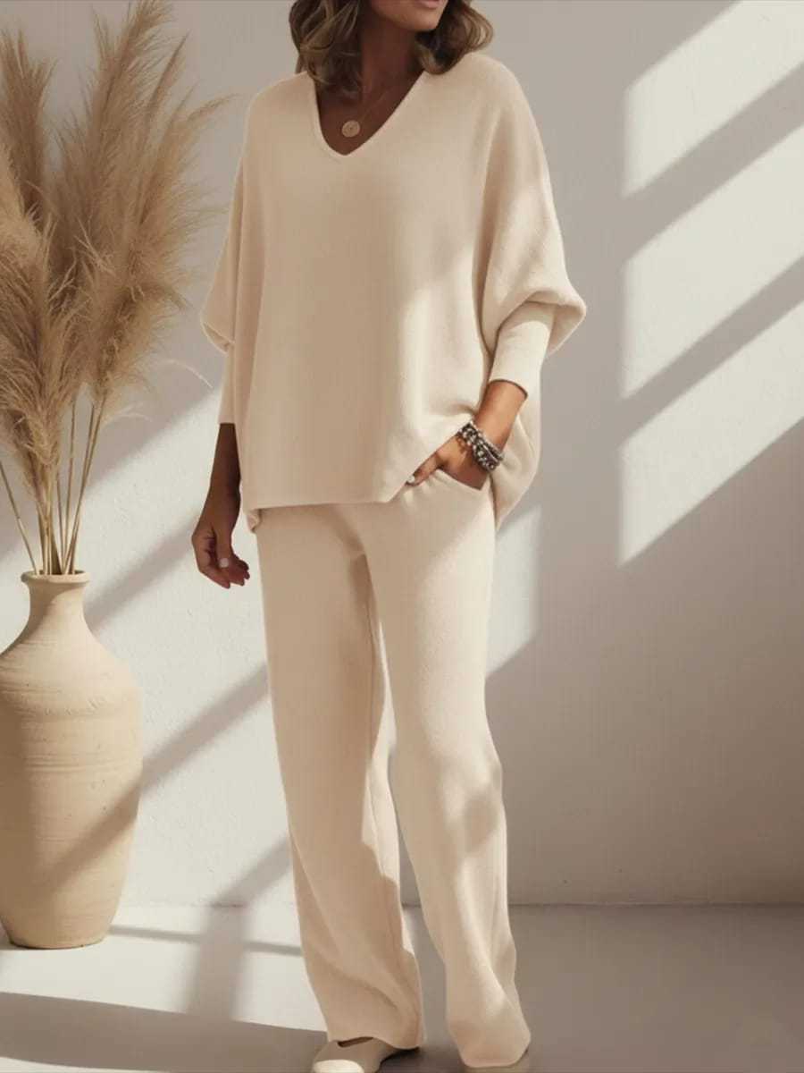 📦📦Buy 2 PCS for free shipping🔥 Women's Cozy Solid Color V-neck Knit Top And Pants Two-piece Set