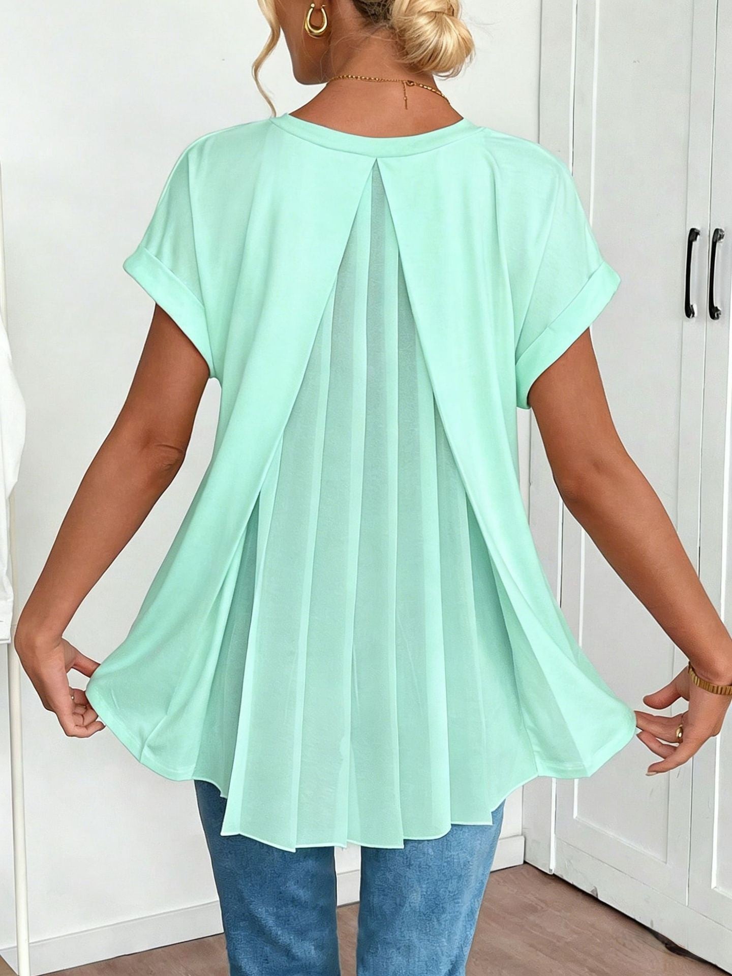 📦📦LAST DAY SAVE 49% ⏰Women's back pleated V-neck short-sleeved top