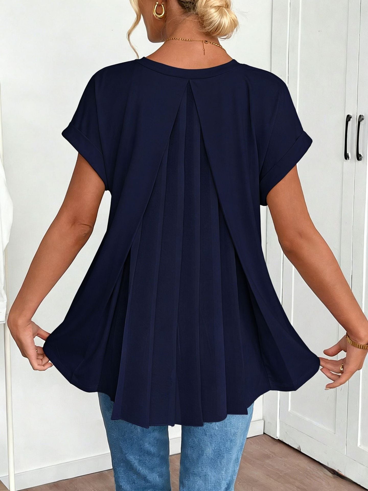 📦📦LAST DAY SAVE 49% ⏰Women's back pleated V-neck short-sleeved top